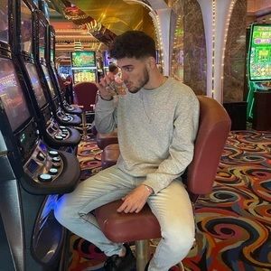 Meet your Posher, Lazaro